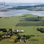 Rodkaergard 3*